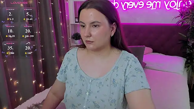 FeralPeach webcam