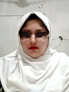 Nusrat-N live cam on StripChat
