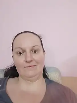BustyLadyAlma webcam