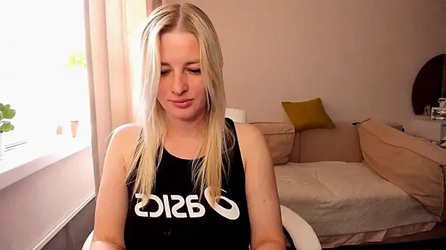THE_GOLDEN_WOMAN webcam