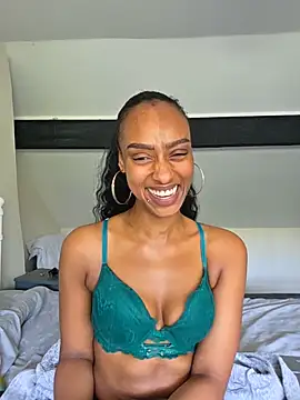 Hazel_Dollxx webcam