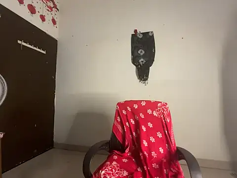 Hy_Selahh live cam on StripChat