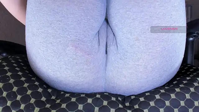 Cameltoe_squirt_inPants webcam