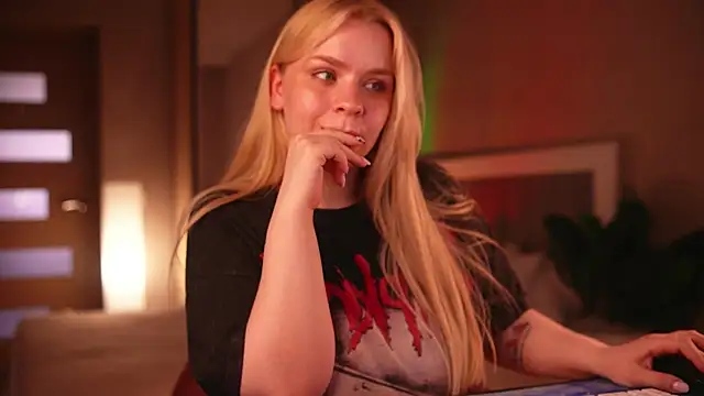 LisaLove3 webcam