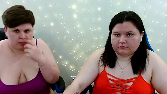 BeckyAndHellen webcam