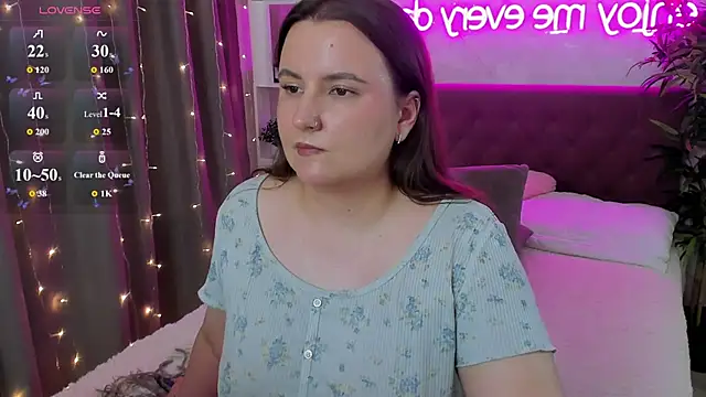 FeralPeach live cam