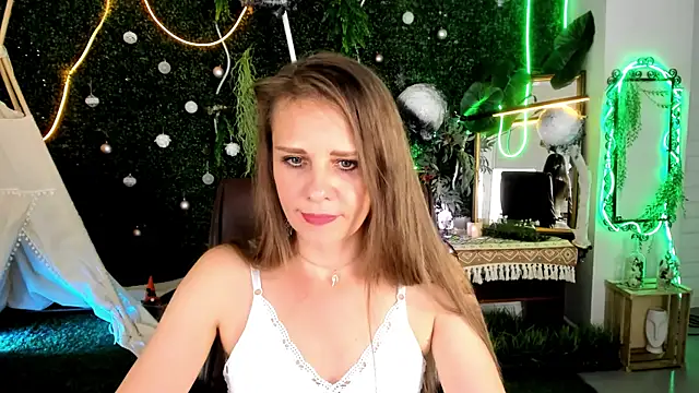 emiliabedy - EmiliaBedy's free webcam - UK Sex Cams