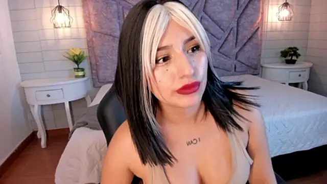 Maya_Rivers live cam