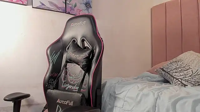 mia_rouxx1 webcam