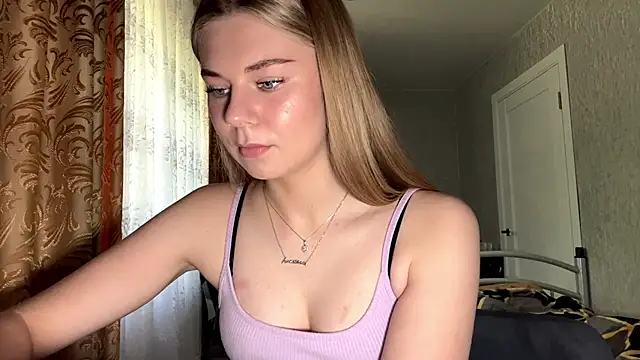 HoneysPiee webcam