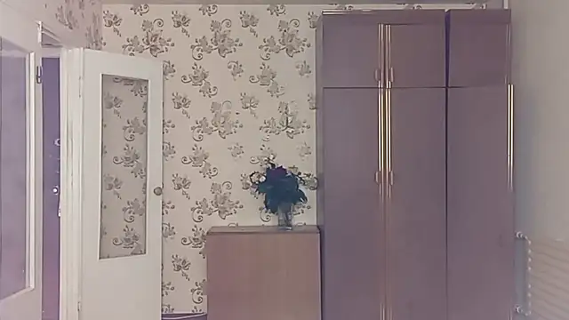 YaniraHeneisen webcam