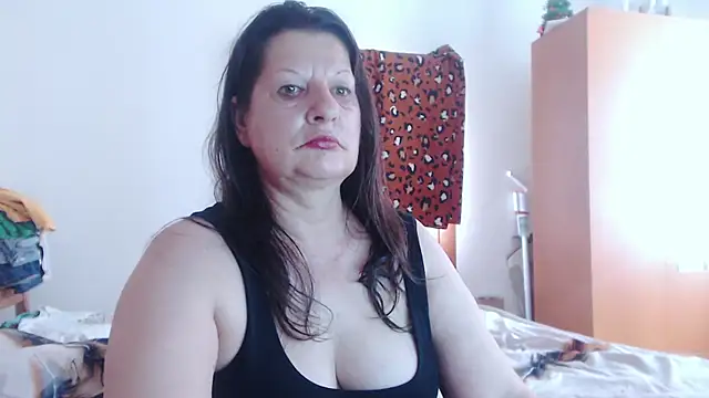 ExtasyMature live cam on StripChat