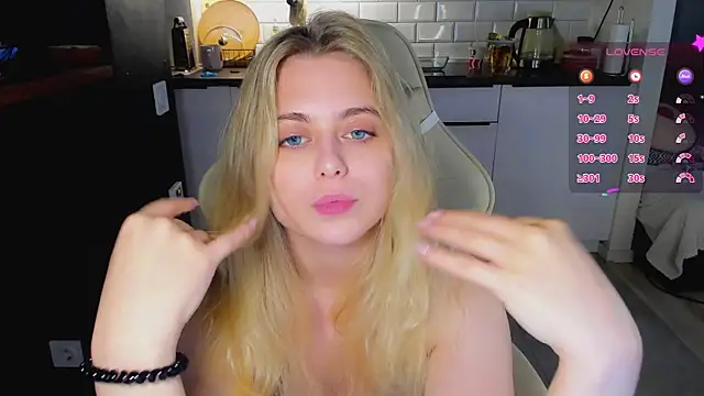 blonde_kellyy webcam