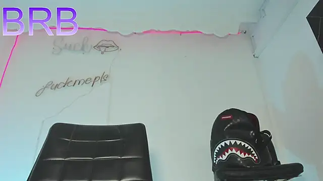 Rpoolrboy live cam on StripChat