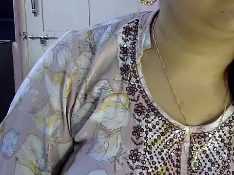 Cute_Aliyaa webcam