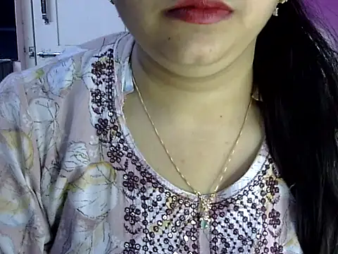 Cute_Aliyaa webcam