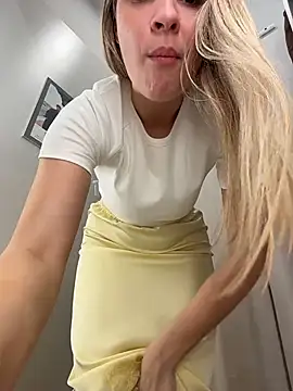 SashaCatt live cam on StripChat