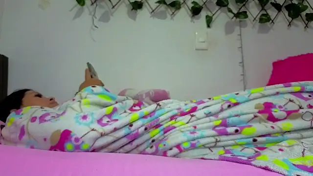 Aleesha_17 webcam