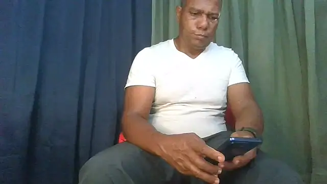 bigblackcock75 webcam