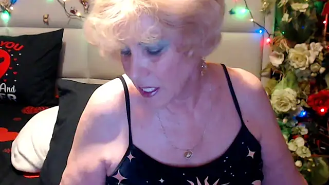 HappyWomanOn webcam