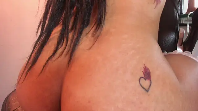 ElaineLaurent live cam on StripChat