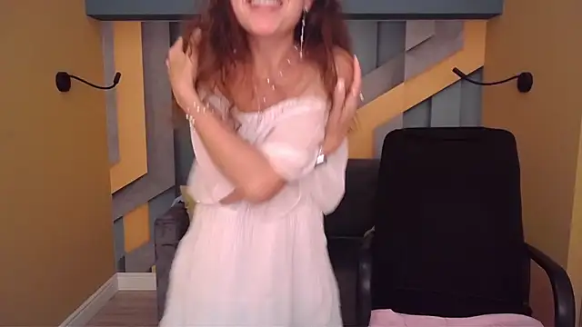 EllaLong webcam