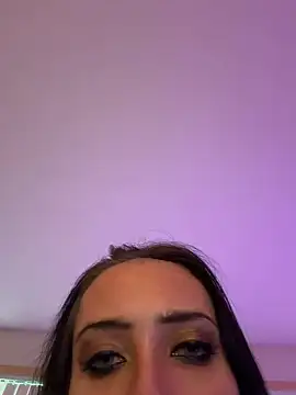Nikkiluxxlove webcam