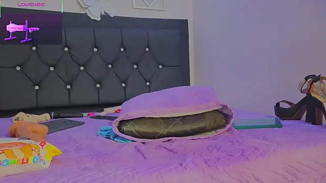 ass_naughty_20 webcam