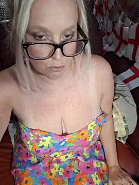 Bella_Squirts webcam