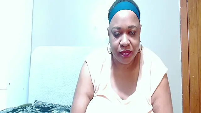 BUSTYQUEEN56_ webcam