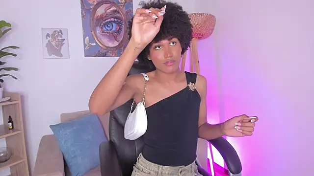 NaomiSaenz_ webcam