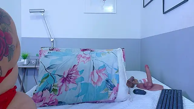 kinkyhousewifee webcam