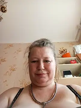 KiraStanton webcam