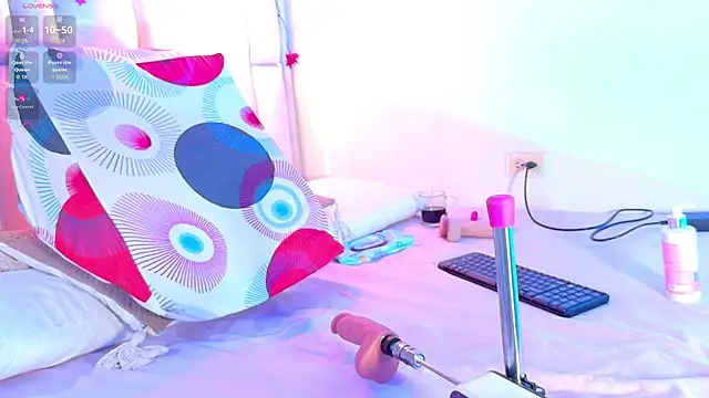 Bella-Sanders webcam