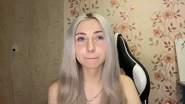WhitePowerGirl webcam