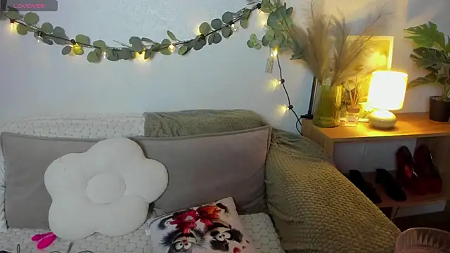 LallyBunnyy webcam