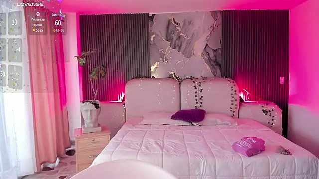 CarolineFyre webcam
