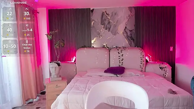 CarolineFyre webcam