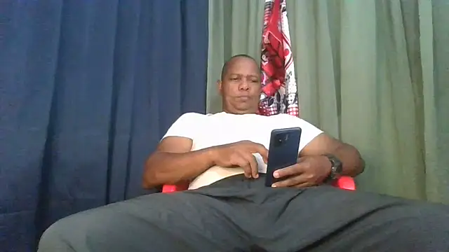 bigblackcock75 webcam