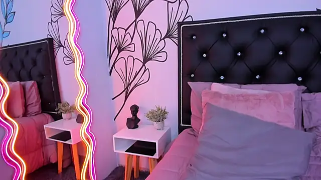sweet_ariadna_ (F young) - Handjob & spit your cock 💦