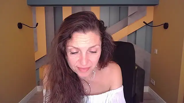 EllaLong webcam