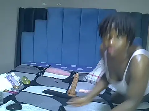 melanin_moon live cam on StripChat