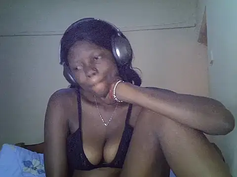 GoldenEbony1 webcam