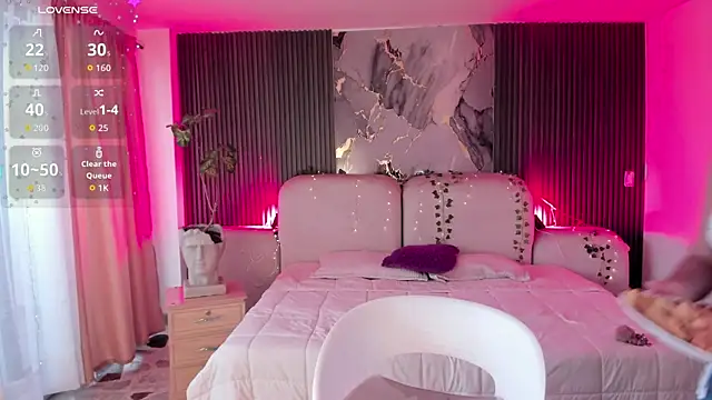 carolinefyre's live room