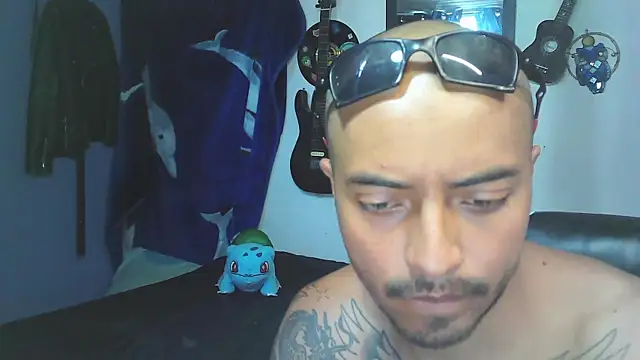 MrGoldenBoy777 webcam