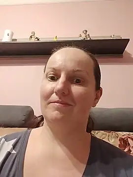 BustyLadyAlma webcam