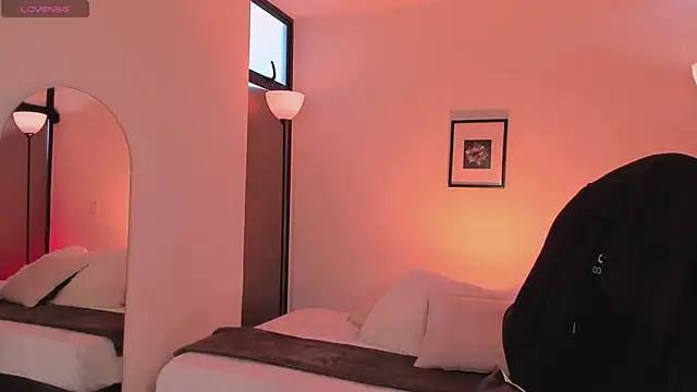ChloeMoreti live cam on StripChat
