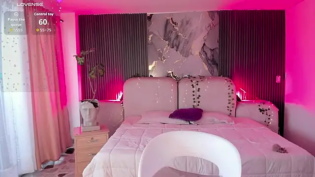 CarolineFyre webcam
