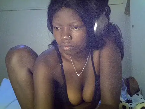 GoldenEbony1 live cam on StripChat