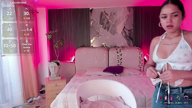 CarolineFyre webcam